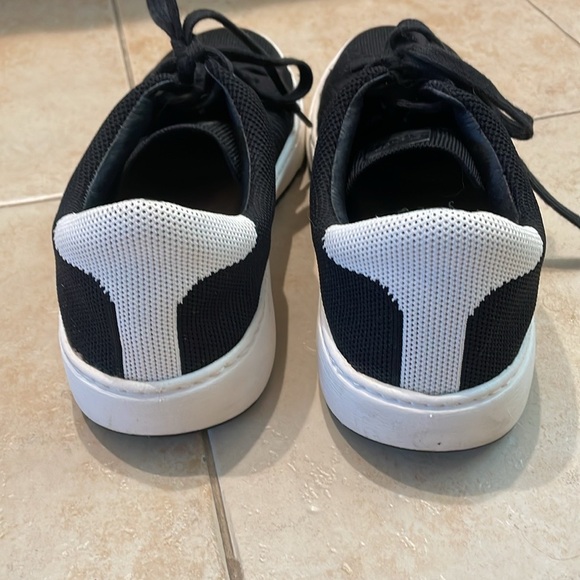 Sofft Waylyn Sneakers in NEW condition! - Picture 3 of 7